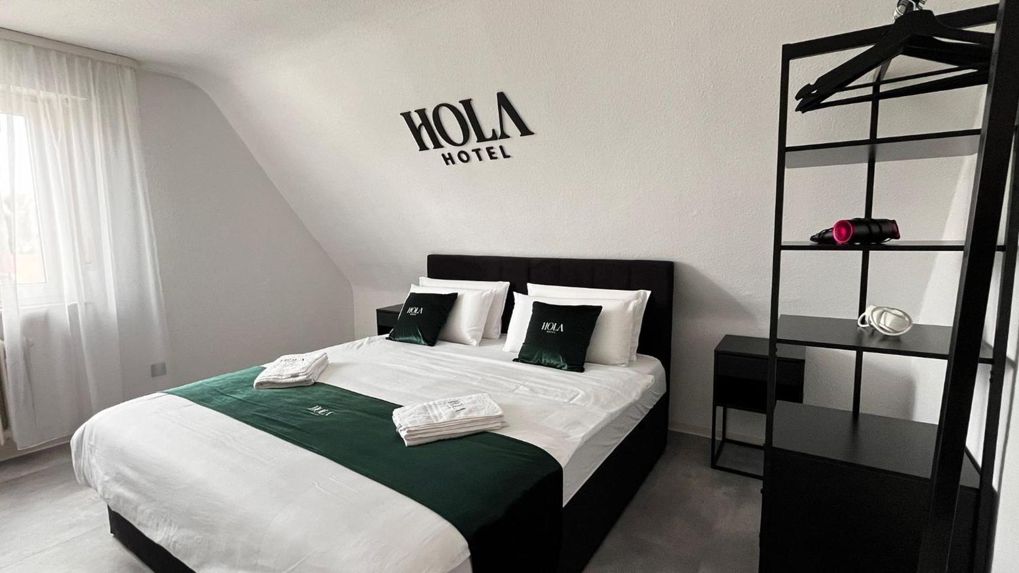 Hola