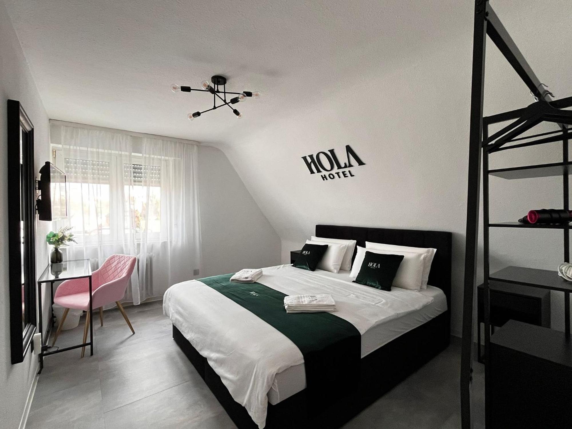 Hola Bed & Breakfast