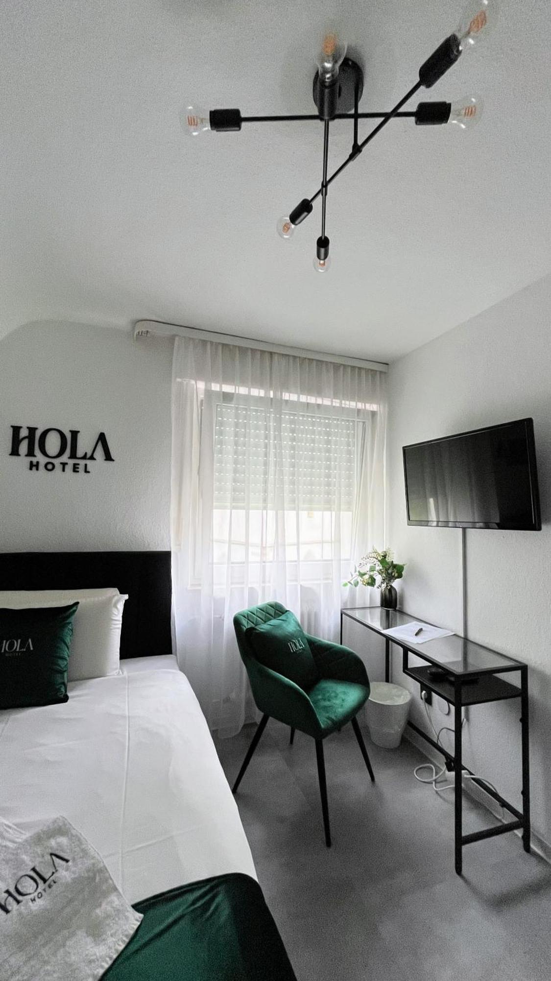 Hola